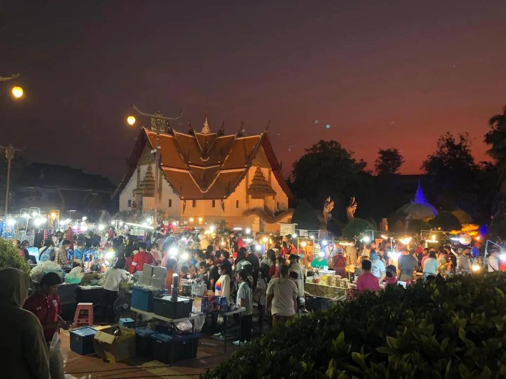 ถนนคนเดินกลางคืนน่าน
