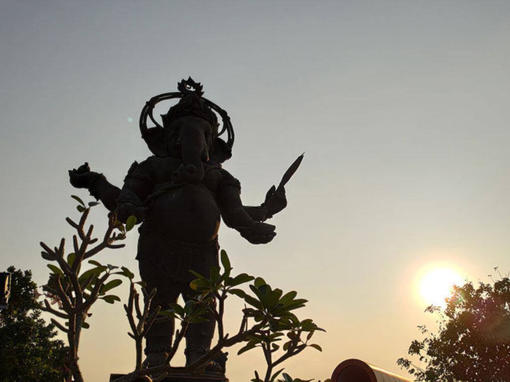 อุทยานพระพิฆเนศ องค์ยืน