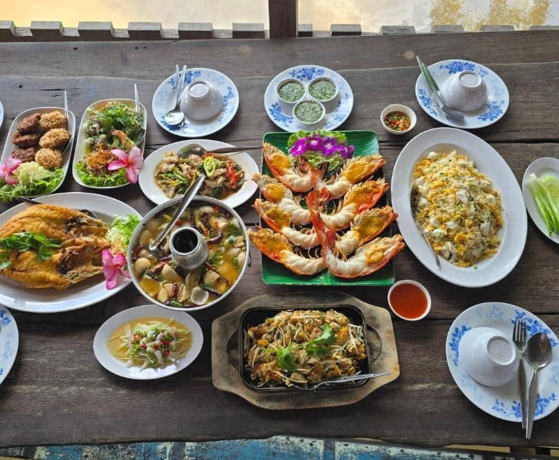 รับประทานอาหารกลางวัน