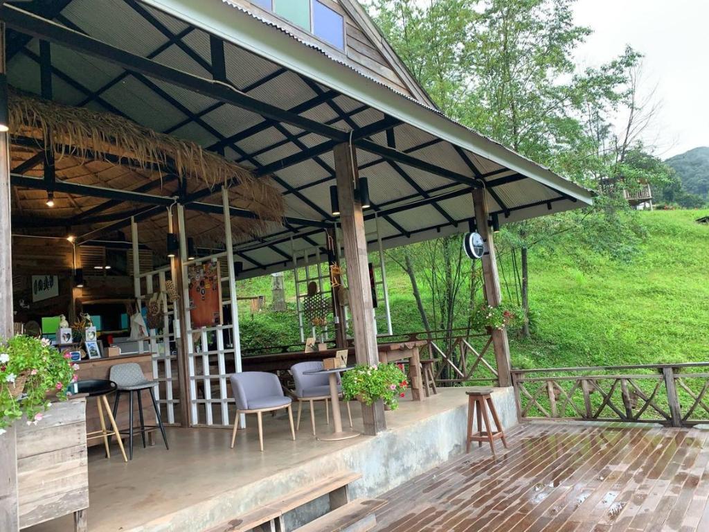 ร้านกาแฟยอดยายี๋