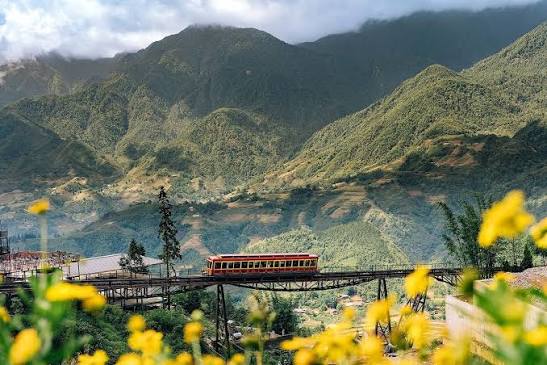 รถไฟภูเขาเมืองฮวา (MUONG HOA MOUNTAIN TRAIN) เส้นทางรถไฟชมวิวท่ามกลางหุบเขาแห่งซาปา จาก Sun Plaza Station สู่ Muong Hoa Station