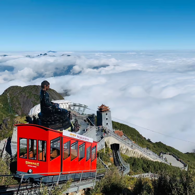 รถไฟไต่เขาฟานซิปัน (FANSIPAN SUMMIT FUNICULAR) สัมผัสเส้นทางรถไฟไต่เขา สู่จุดสูงสุดแห่งอินโดจีน