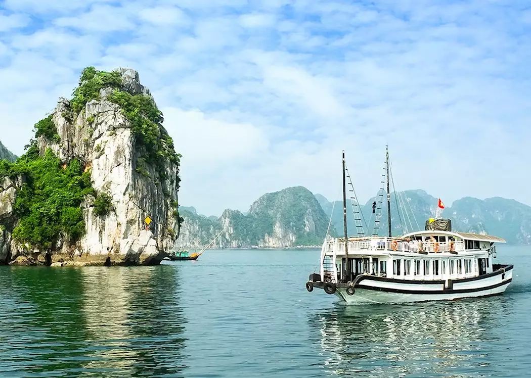 อ่าวฮาลอง (HALONG BAY) มหัศจรรย์มรดกโลกแห่งอ่าวมังกร
