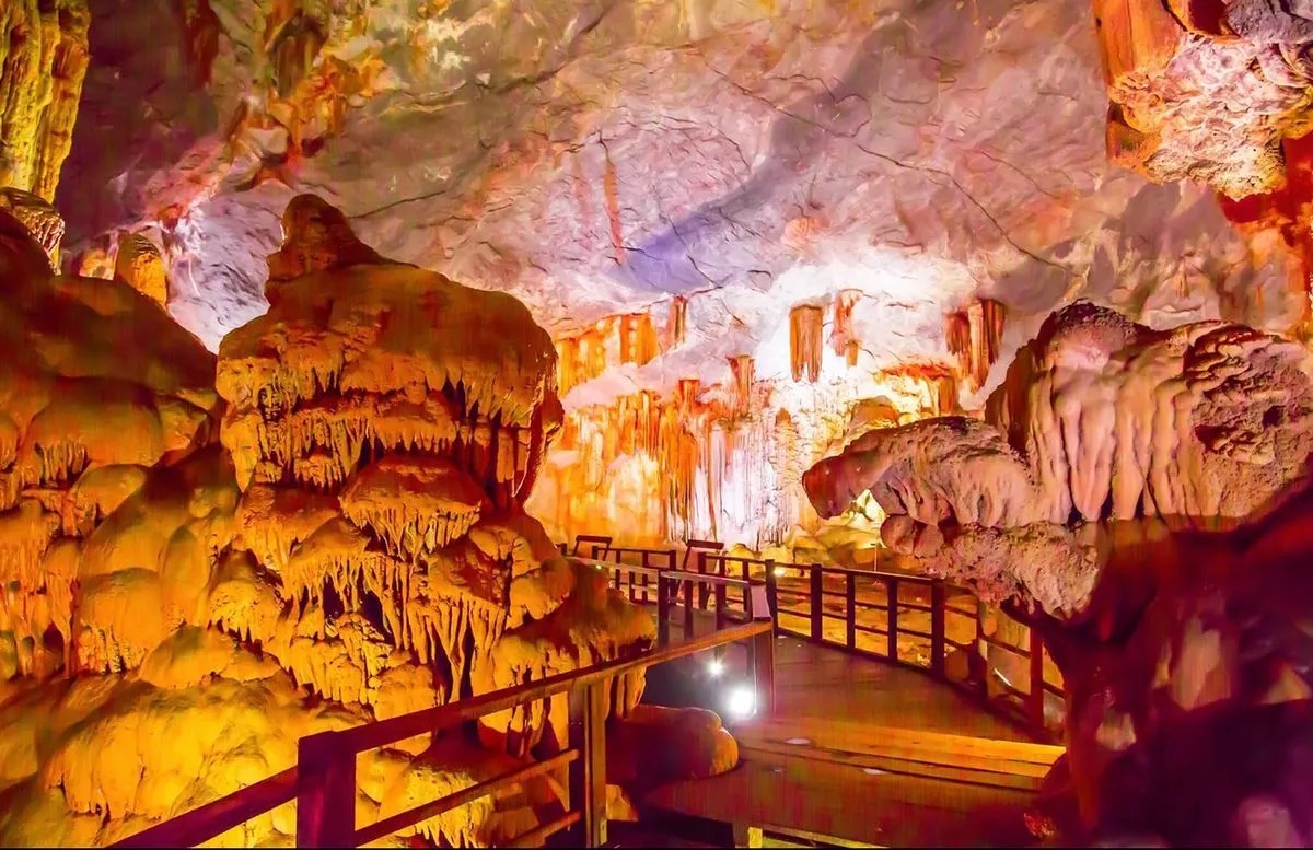 ถ้ำเทียนกุง (THIEN CUNG CAVE) พระราชวังสวรรค์ใต้ภูเขาหินปูน